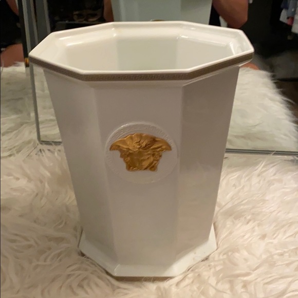Other - Versace vase